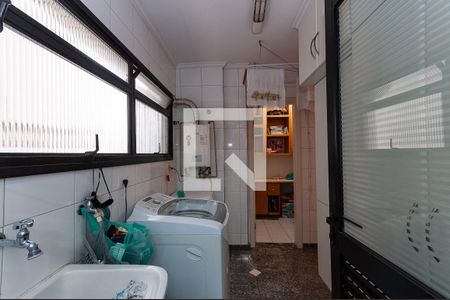 Apartamento à venda com 157m², 3 quartos e 3 vagas Apartamento à venda com 157m², 3 quartos e 3 vagasÁrea de Serviço