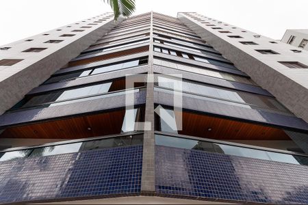 Apartamento à venda com 157m², 3 quartos e 3 vagas Apartamento à venda com 157m², 3 quartos e 3 vagasFachada