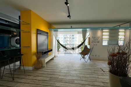 Sala de apartamento para alugar com 1 quarto, 52m² em Sítio Tamboré Alphaville, Barueri