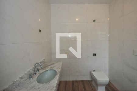 Casa à venda com 350m², 3 quartos e 6 vagasBanheiro Suíte 2