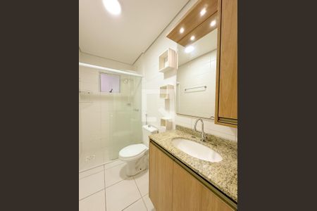Banheiro de apartamento para alugar com 2 quartos, 75m² em Canasvieiras, Florianópolis