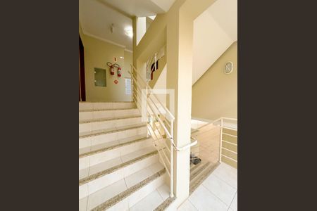 Apartamento para alugar com 75m², 2 quartos e 1 vagaEscada