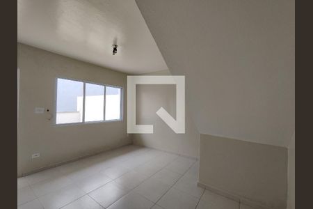 Sala de casa para alugar com 2 quartos, 64m² em Vila Romanópolis, Ferraz de Vasconcelos