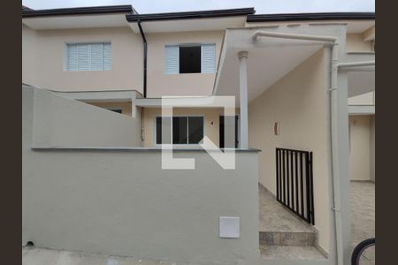 Quintal de casa para alugar com 2 quartos, 64m² em Vila Romanópolis, Ferraz de Vasconcelos