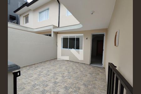 Quintal de casa para alugar com 2 quartos, 64m² em Vila Romanópolis, Ferraz de Vasconcelos