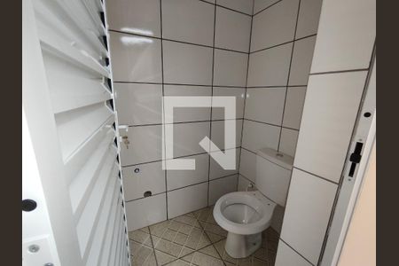 Banheiro 1 de casa para alugar com 2 quartos, 64m² em Vila Romanópolis, Ferraz de Vasconcelos