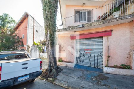 Casa à venda com 280m², 5 quartos e 3 vagas Casa à venda com 280m², 5 quartos e 3 vagasFachada