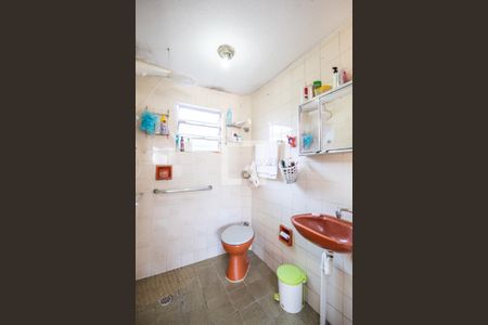 Casa à venda com 280m², 5 quartos e 3 vagas Casa à venda com 280m², 5 quartos e 3 vagasBanheiro de serviço