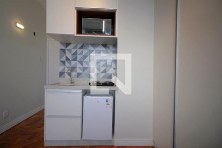 Cozinha integrada de apartamento para alugar com 1 quarto, 20m² em Santo Agostinho, Belo Horizonte
