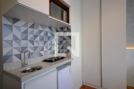 Cozinha integrada de apartamento para alugar com 1 quarto, 20m² em Santo Agostinho, Belo Horizonte