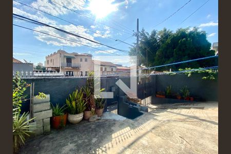 Casa à venda com 99m², 2 quartos e 3 vagasGaragem/Quintal