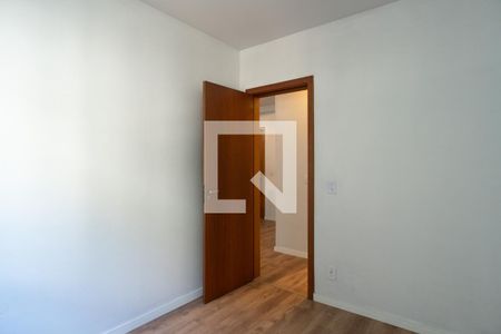 Quarto 1 de apartamento para alugar com 2 quartos, 60m² em Santa Tereza, Porto Alegre