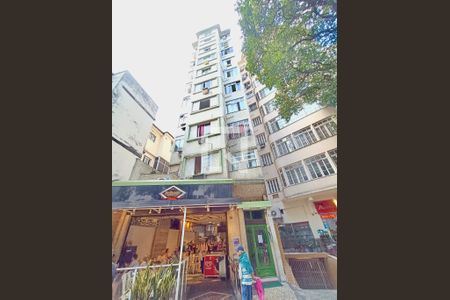 Apartamento à venda com 100m², 3 quartos e sem vagaFachada com cartaz QA