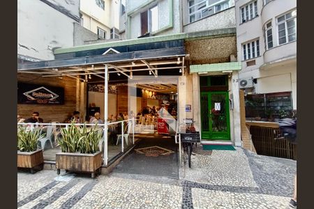 Apartamento à venda com 100m², 3 quartos e sem vagaFachada com cartaz QA