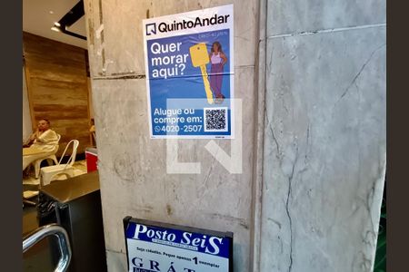 Apartamento à venda com 100m², 3 quartos e sem vagaFachada com cartaz QA