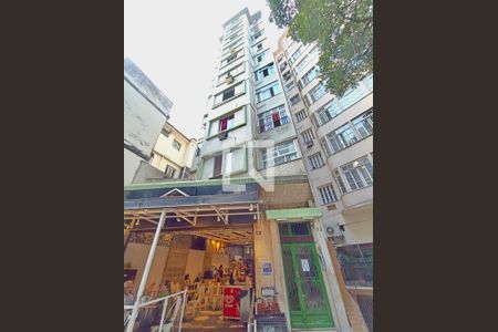 Apartamento à venda com 100m², 3 quartos e sem vagaFachada com cartaz QA