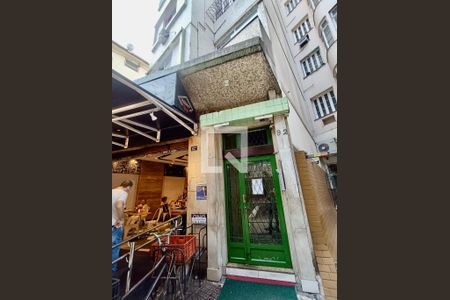 Apartamento à venda com 100m², 3 quartos e sem vagaFachada com cartaz QA