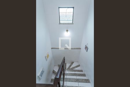 Casa à venda com 168m², 3 quartos e 4 vagasEscada