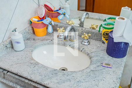 Casa à venda com 168m², 3 quartos e 4 vagasBanheiro