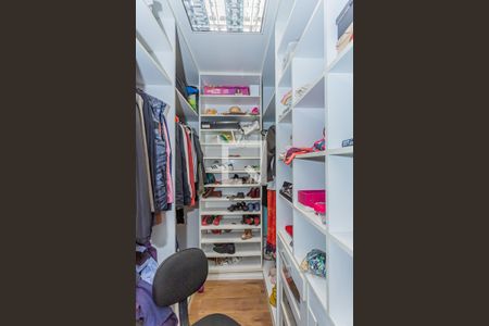 Casa à venda com 168m², 3 quartos e 4 vagasCloset suite