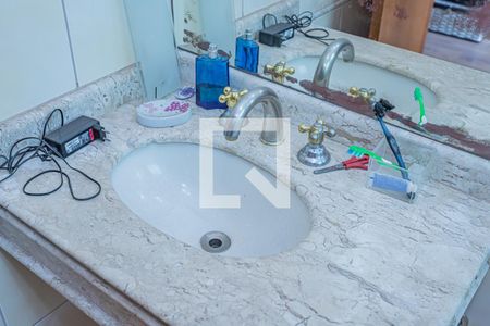 Casa à venda com 168m², 3 quartos e 4 vagasBanheiro suite