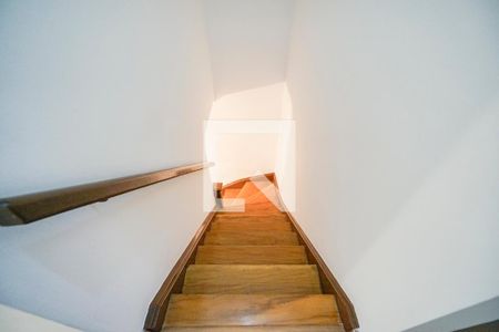 Casa para alugar com 250m², 2 quartos e 1 vagaEscada