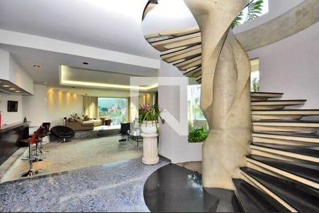 Corredor de casa à venda com 4 quartos, 800m² em Sumaré, São Paulo