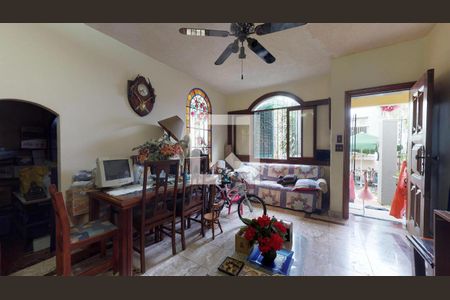 Casa à venda com 203m², 4 quartos e sem vaga