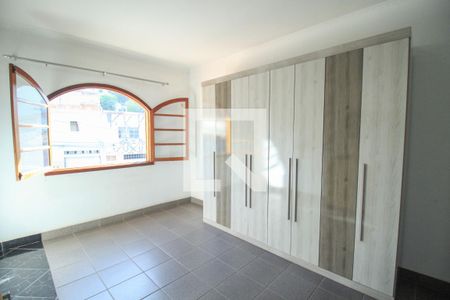 Casa à venda com 258m², 4 quartos e 4 vagasQuarto 2