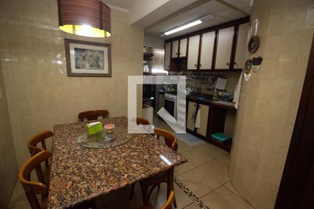 Apartamento à venda com 330m², 4 quartos e 2 vagasCozinha