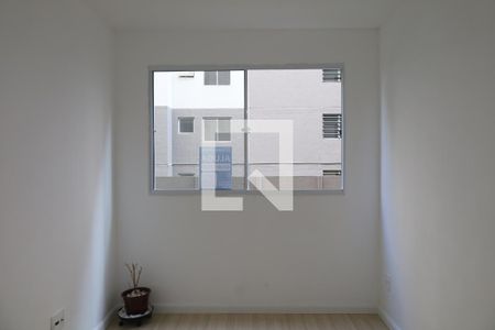 Apartamento para alugar com 49m², 2 quartos e sem vagaPlaca instalada na janela do apartamento - 1º andar