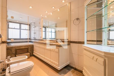 Apartamento à venda com 284m², 4 quartos e 4 vagasBanheiro da Suíte 2