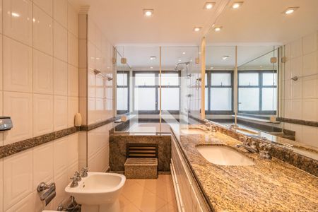 Apartamento à venda com 284m², 4 quartos e 4 vagasBanheiro da Suíte 2