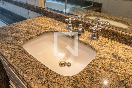 Apartamento à venda com 284m², 4 quartos e 4 vagasBanheiro da Suíte 2