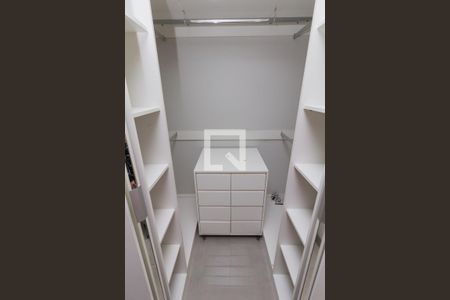 Apartamento à venda com 44m², 2 quartos e 1 vaga Apartamento à venda com 44m², 2 quartos e 1 vagaCloset