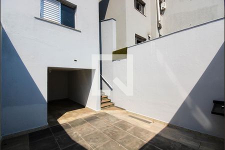 Casa à venda com 175m², 2 quartos e 4 vagas Casa à venda com 175m², 2 quartos e 4 vagasQuintal