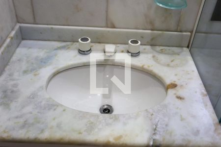 Apartamento à venda com 105m², 3 quartos e 2 vagasBanheiro da Suíte 2