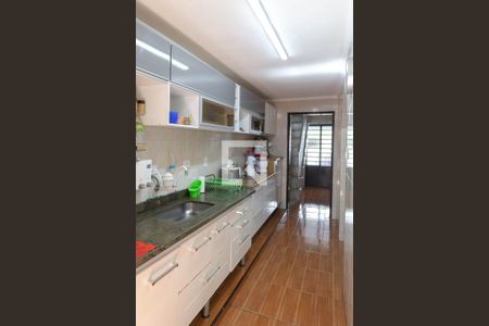 Casa à venda com 230m², 4 quartos e 2 vagas Casa à venda com 230m², 4 quartos e 2 vagasCozinha