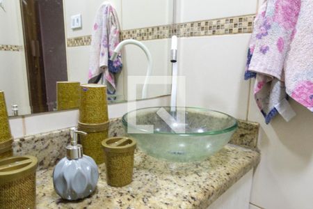 Casa à venda com 230m², 4 quartos e 2 vagas Casa à venda com 230m², 4 quartos e 2 vagasBanheiro social