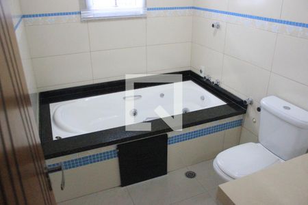 Casa para alugar com 239m², 3 quartos e 4 vagasBanheiro da suíte