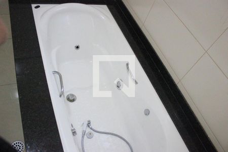 Casa para alugar com 239m², 3 quartos e 4 vagasBanheiro da suíte