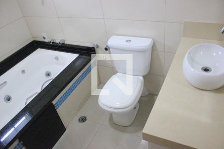 Casa para alugar com 239m², 3 quartos e 4 vagasBanheiro da suíte