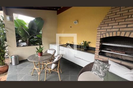 Casa à venda com 330m², 3 quartos e 3 vagas Casa à venda com 330m², 3 quartos e 3 vagasChurrasqueira