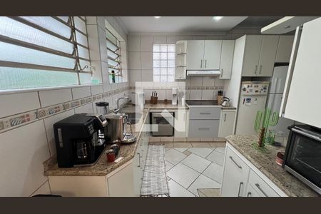 Casa à venda com 330m², 3 quartos e 3 vagas Casa à venda com 330m², 3 quartos e 3 vagasCozinha