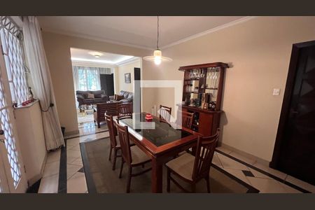 Casa à venda com 330m², 3 quartos e 3 vagas Casa à venda com 330m², 3 quartos e 3 vagasSala de Jantar