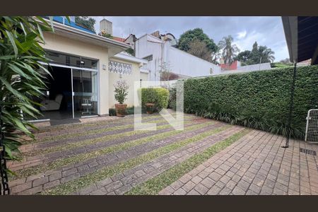 Casa à venda com 330m², 3 quartos e 3 vagas Casa à venda com 330m², 3 quartos e 3 vagasQuintal
