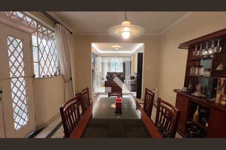 Casa à venda com 330m², 3 quartos e 3 vagas Casa à venda com 330m², 3 quartos e 3 vagasSala de Jantar