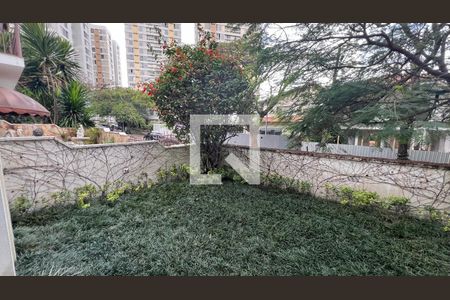 Casa à venda com 330m², 3 quartos e 3 vagas Casa à venda com 330m², 3 quartos e 3 vagasQuintal