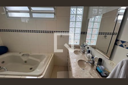 Casa à venda com 330m², 3 quartos e 3 vagas Casa à venda com 330m², 3 quartos e 3 vagasBanheiro da Suíte