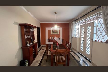 Casa à venda com 330m², 3 quartos e 3 vagas Casa à venda com 330m², 3 quartos e 3 vagasSala de Jantar